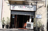 La Vacatada outside