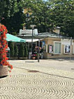 Hemingway Garden Cafe Am Brunnen outside