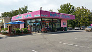 Baskin-robbins outside