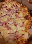 Mz Pizza food