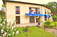 Auberge du Brulhois outside