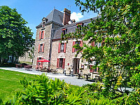 Le Manoir De La Briandais outside