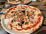 Pizza Tropezienne food