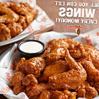 Hooters Niagara food