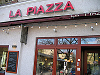 La Piazza outside