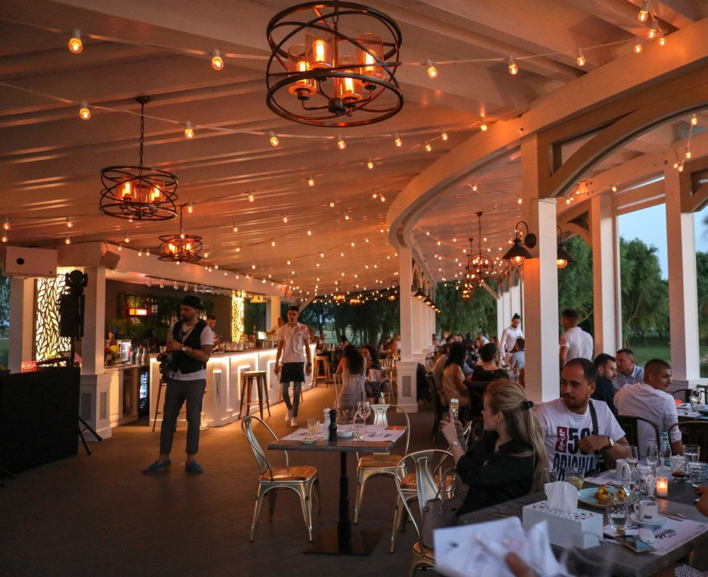 Complex Restaurant Flonta Exterior