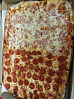 Dario's Famous Pizza food