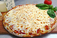 Frateli's Due Pizza food