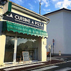 La Cuisine A Pizza inside