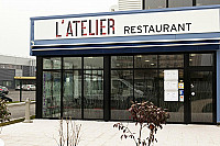 L Atelier outside