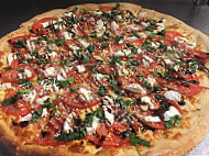 Loutina's Pizza food