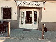 Le Rendez-vous inside