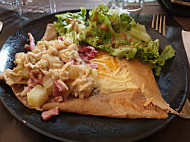 Les Crepes D'amandine food