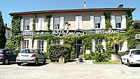 Auberge Les Palmiers outside