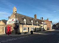 The Red Lion Soham outside