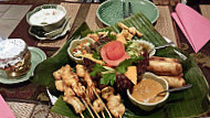 Arun-Thai Aroy Dee food