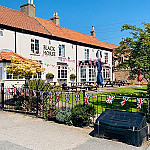 The Black Horse Inn outside