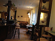 Cafe Und Danilo inside