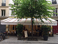 Brasserie Le Petit Marcel outside