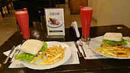 El Khalifa Shawarma food