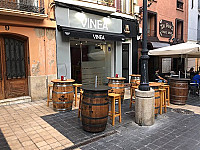 Vinea Vinoteca inside