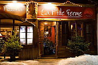 La Petite Ferme outside