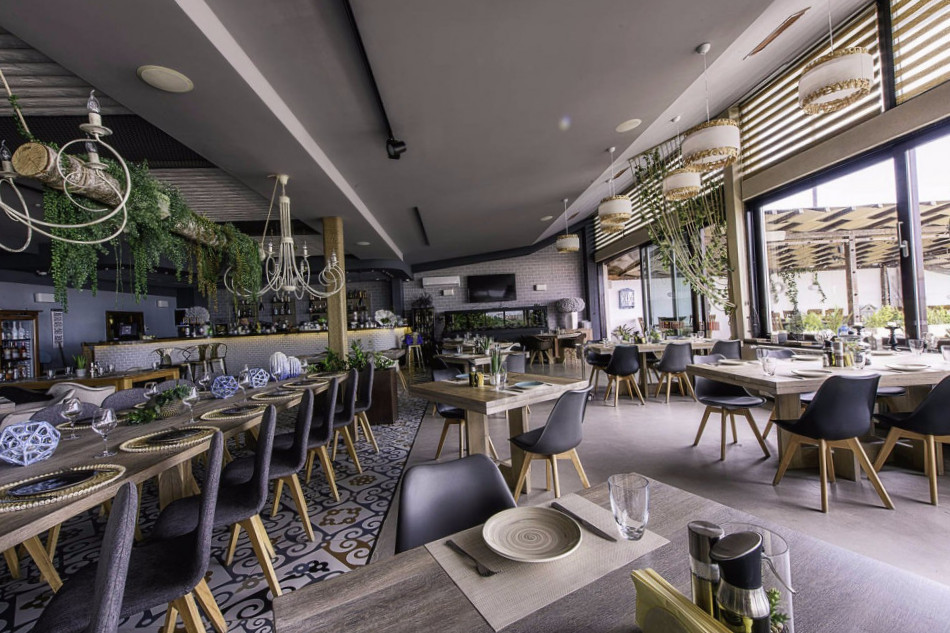 Le Premier Constanta Dentro