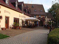 Zur alten Schule Cafe & Restaurant outside