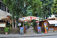 Trattoria italiana outside