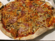 Pizza Gillou food