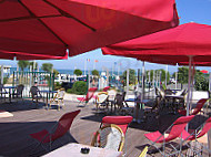 Brasserie Minigolf Piscine De La Plage inside