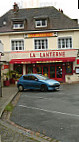 La Lanterne outside