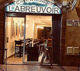 L’abreuvoir outside