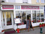 Les Mouettes outside