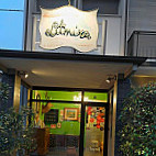 La Lumira outside