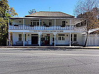 Mt Kembla Village Hotel outside