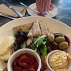 Hellys Deli Cafe food