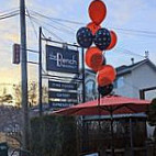 Bench Market outside