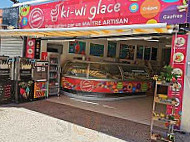 Ki-wi Glace outside