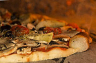 Pizza Cuite Au Feu De Bois food