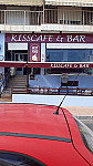 Kisscafe outside