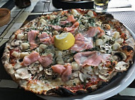 Pizzeria Lorenzzano food