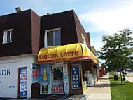 Main Street Liquor outside