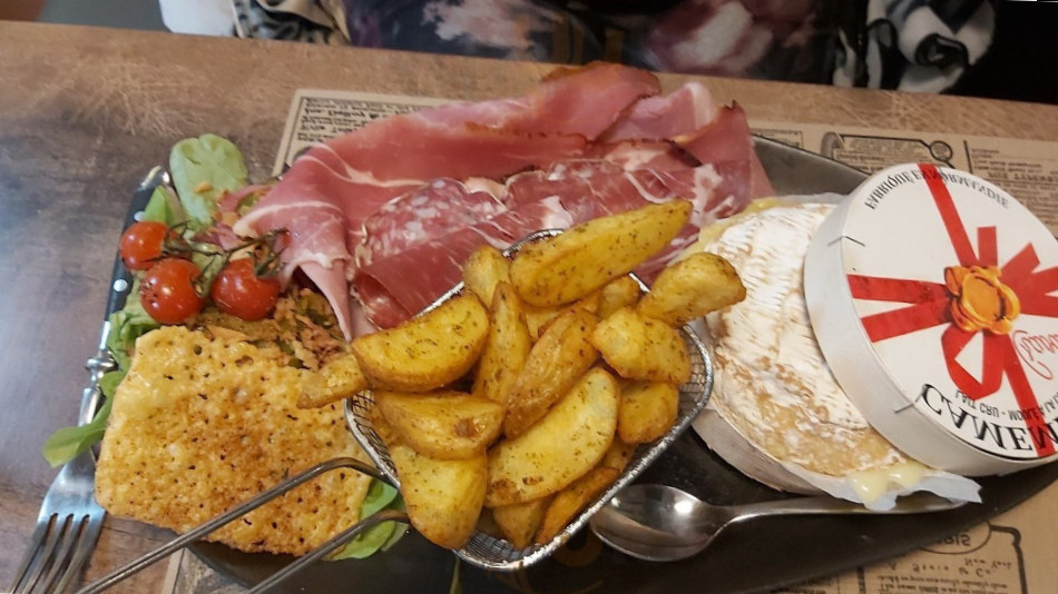 restaurant image
