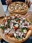 Pizza Subito food