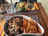 Le Comptoir Du Lac food