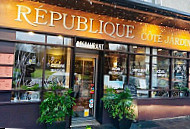 République Côté Jardin outside