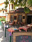 Bistrot De La Fontaine outside