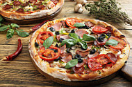 Prendi Pizza food