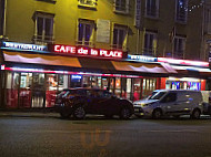 Cafe De La Place outside